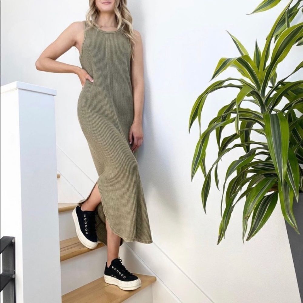 Elegant Olive Green Sleeveless Dress